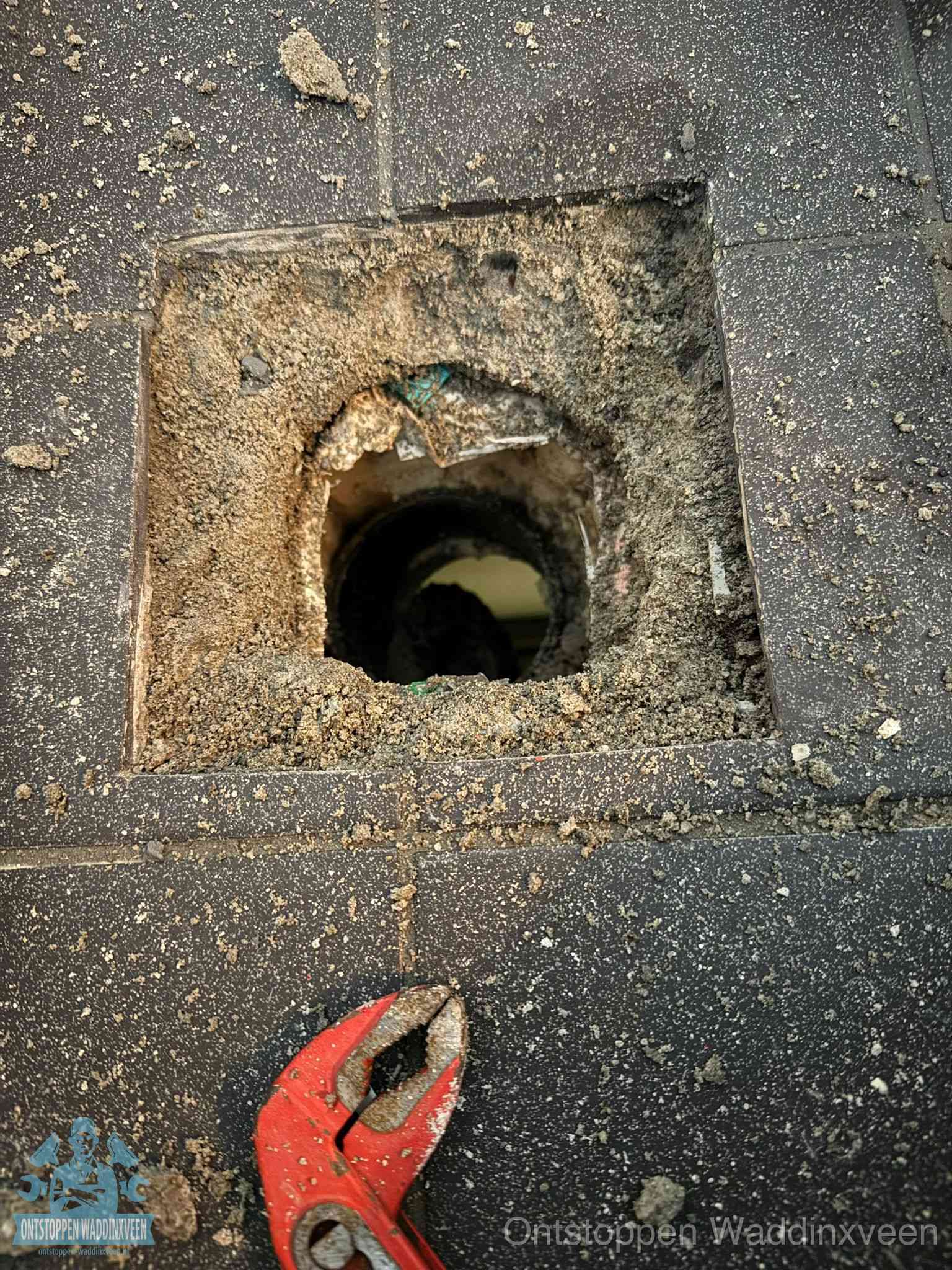 Rioolputje erfgrens eigendom in Waddinxveen
